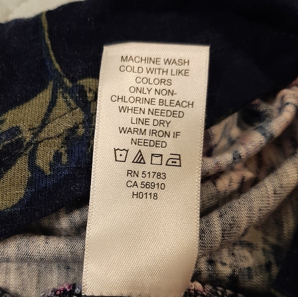 Maurices size 2 sleeveless top flowy V-neck navy blue with purple flowers - Picture 5 of 6